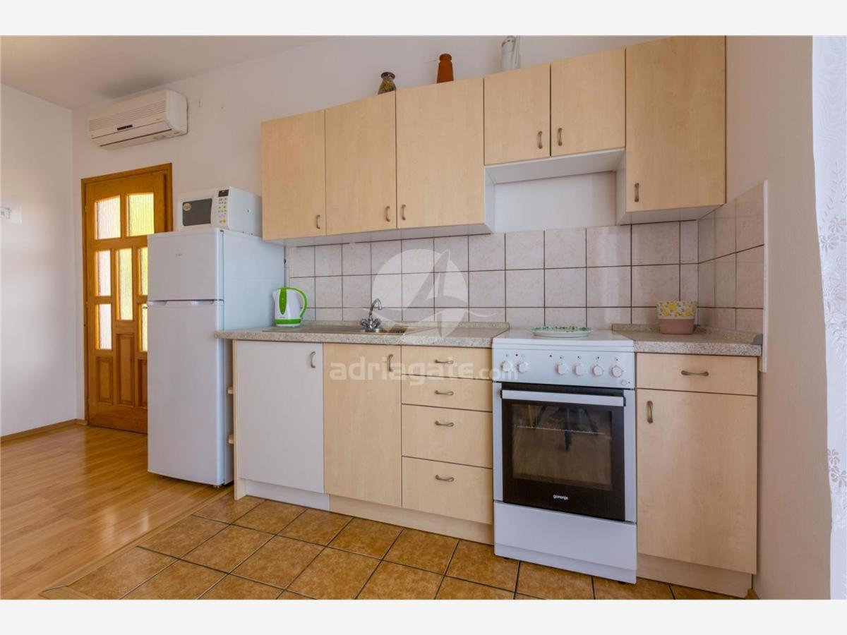 Apartments Dora Selce Bagian luar foto