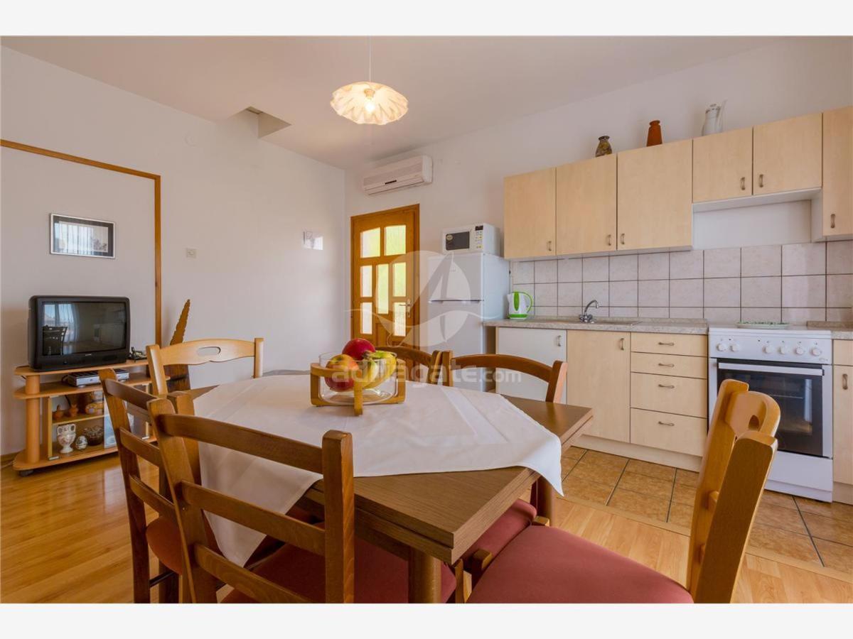 Apartments Dora Selce Bagian luar foto